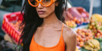 The Power of Contrast: Playing with Textures for Dynamic Outfit Pairings